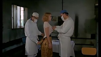 Brigitte Lahaie I En Erotisk Film Fra 1980 Om Nattlige Overtredelser