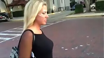 Femme Aux Gros Seins Marche En Public Avec Un Visage Éjaculé Sur Livetaboocams.Com