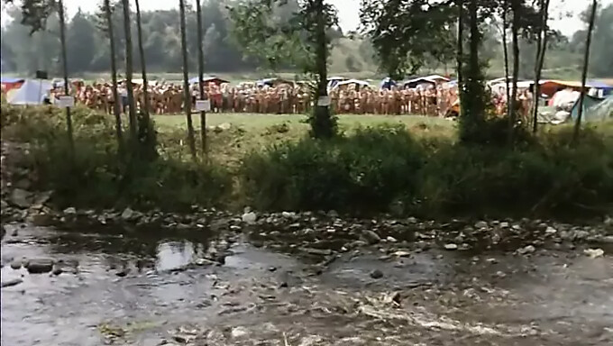 Un Divertissement Érotique Avec Un Charme Rétro