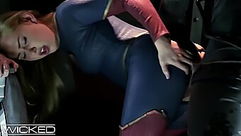 Die Deepthroat-Fähigkeiten Von Supergirl Beeindrucken Braniac Zum Analsex