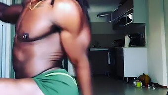 Vídeo Hd De Um Homem Gay Negro Rebolando