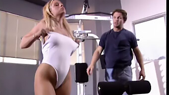 ¡instructor De Gimnasia Hardcore Da Una Mamada Y La Folla Duro! ¡no Te Pierdas Esta Escena Caliente!