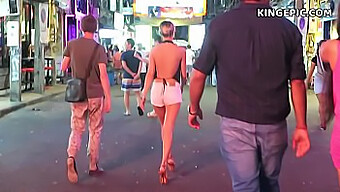 Una Ragazza Thailandese Si Masturba Da Sola Con Il Fortunato Turista