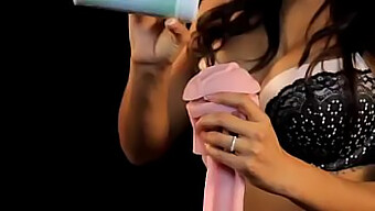 Experimentează Plăcerea Unui Fleshlight Cu Daisy Marie! Apelează Acum Pentru Jucării Sexuale