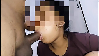 Adolescenta De 18 Ani Face Deepthroat Și Primește Creampie