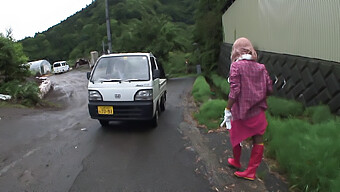 Eine Japanische Frau Wird Von Fremden Ohne Zustimmung In Ihre Behaarte Muschi Gepoppt