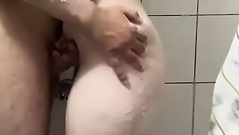 Hete Turkse Meid Krijgt Een Cumshot In De Douche