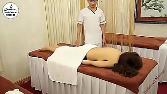 Massage Cơ Thể Đồng Tính Nữ: Sự Dịu Dàng Gợi Cảm