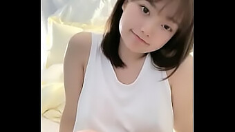 Beautiful Chinese Girl Masturbates On Camera