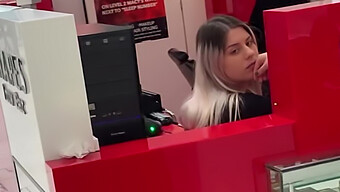 Lexy Villa, Une Amatrice Ébène, Dans Un Porno Qui Regarde Des Bosses