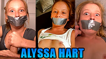 Små Pupper Rødhårede Alyssa Hart Får De Små Puppene Kneblet I Varme Bdsm-Videoer