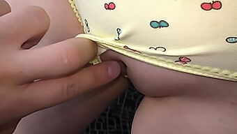 18+ Teen Dostane Svou První Zkušenost S Penisem A Ústy