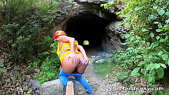 Claudia Macc'S Outdoor Pee Play