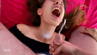 Tổng Hợp Cảnh Blowjob Của Cô Gái Tóc Nâu 18+ Tự Làm