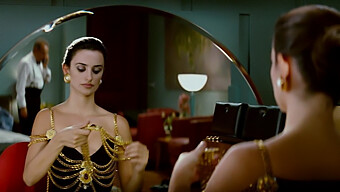 Les Gros Seins De Penelope Cruz Et Ses Compétences En Baiser Exposées