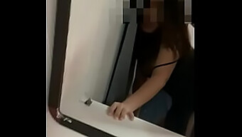 Tubuh Gadis Thai Ini Adalah Karya Seni Dalam Video Tegar Ini