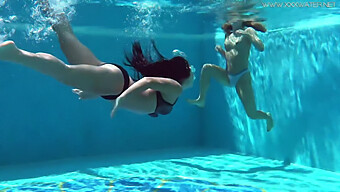 Jessica Lincoln Et Lindsay Prennent Une Double Pénétration Dans La Piscine