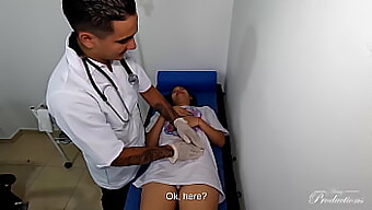 Sexo Anal Com Uma Profissional Médica: Um Encontro Quente E Quente.