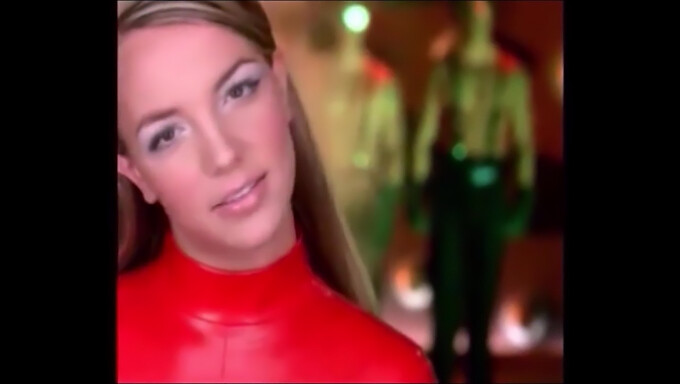 Få Et Glimt Af Britney Spears I Denne Hotte Video