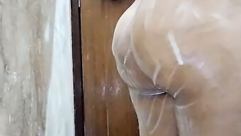 18+ Asyalı Kız Anal Zevkten Keyif Alıyor