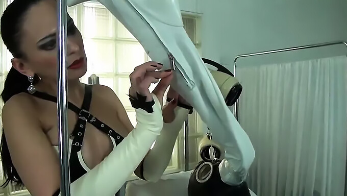 Tysk Bdsm Mistress Sin Latexlek I Hd