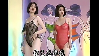 Permanente Dessous-Show Mit Einem Taiwanesischen Mädchen