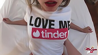 امرأة سمراء ذات مؤخرة كبيرة تحصل على زيارة مفاجئة من تاريخها في Tinder