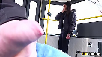 Étudiante Tchèque Me Fait Une Fellation Sur Un Tramway Bondé