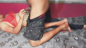 Pareja Universitaria India Experimenta Un Intenso Placer Sexual Con Audio Claro Y Gimiendo