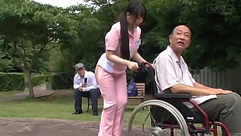 Le Fétiche En Plein Air D'Une Infirmière Japonaise